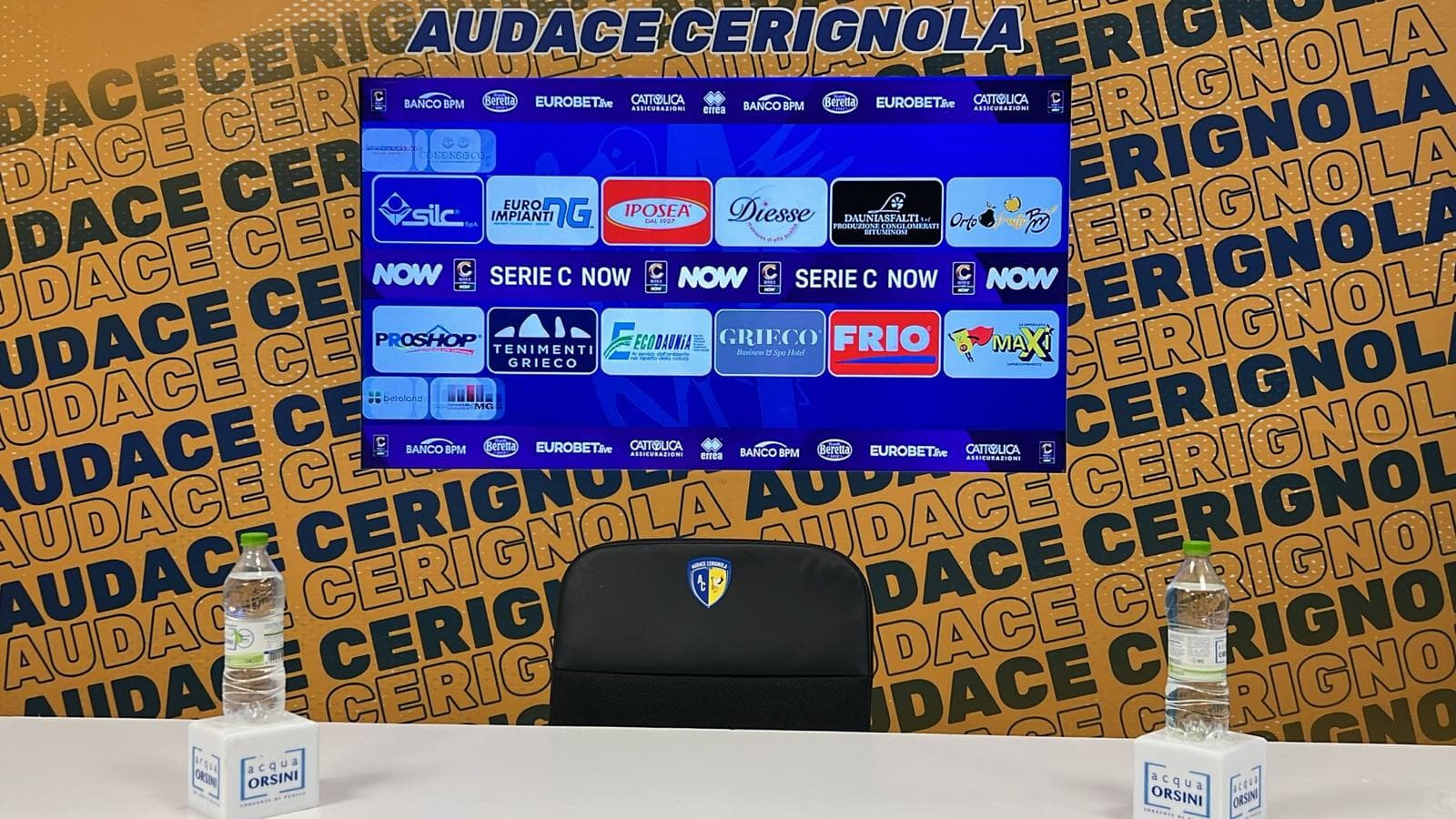 Press room Audace Cerignola con schermo sponsor